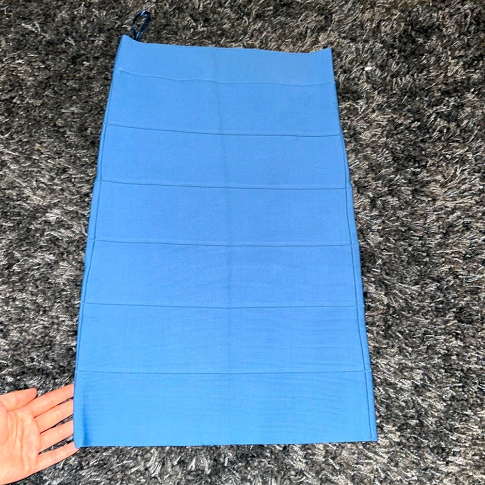 BCBGMaxAzria Bodycon mid length skirt in Blue